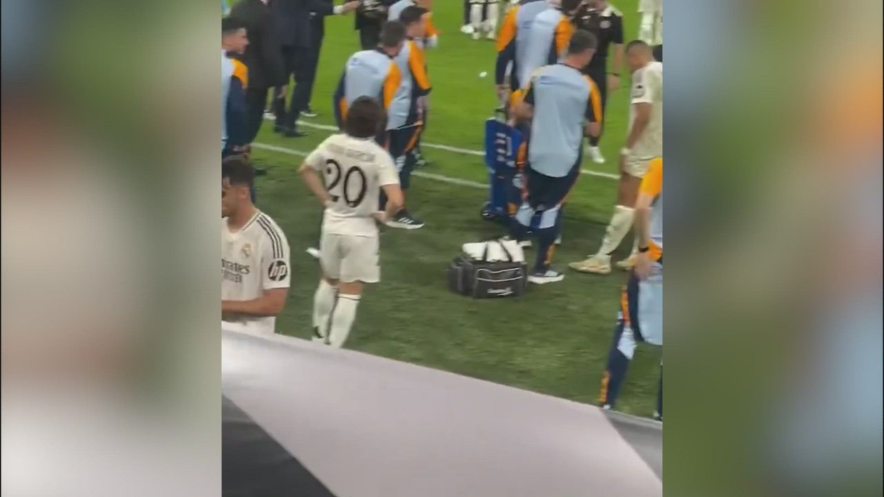 Captan la imagen de Asencio yéndose a vestuarios: su cara habla por sí sola