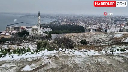 Tekirdağ'da Kar Yağışı İki Mevsimi Bir Arada Yaşattı