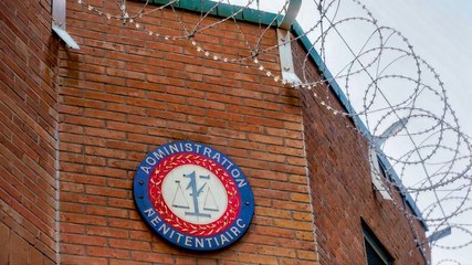 Gérald Darmanin propose l'isolement des 100 plus grands narcotrafiquants dans une prison ultra-sécurisée