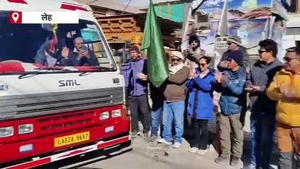 चादर ट्रेक 2025 के लिए पहला जत्था रवाना, लेह के अतिरिक्त उपायुक्त ने दिखाई हरी झंडी