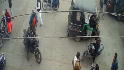 युवक पर धारदार हथियार से हमला, लाइव वीडियो आया सामने