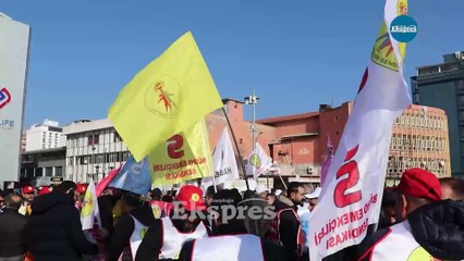 🔴Diyarbakır’da bir günlük iş bırakan kamu emekçileri, “İnsanca yaşayacak bir ücret, sadece ekonomik talep değil, aynı zamanda insani bir haktır” açıklaması yaptı.