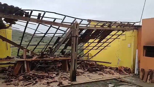 Rastro de destruição deixado pela tempestade em Cajueiro