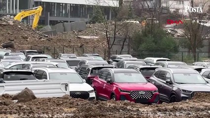 Sarıyer'de yağış sonrası sıfır araçlar sular altında kaldı