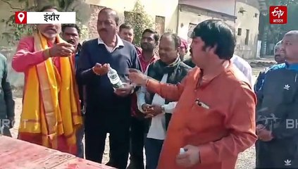 शासकीय स्कूल में परोसा गया शराब, बिखरी मिली हड्डियां, गंदगी देख प्रिंसिपल ने उठाया ये कदम