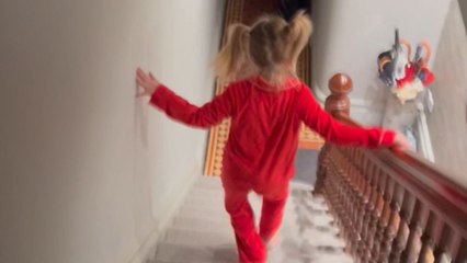 Girl’s excited reaction to Elf’s delivery leads to a hilarious search for her stepmom