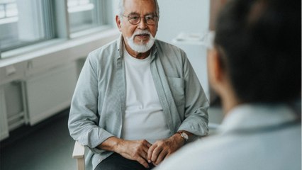 Mann geht mit lockerem Zahn zum Arzt und erhält eine Krebsdiagnose