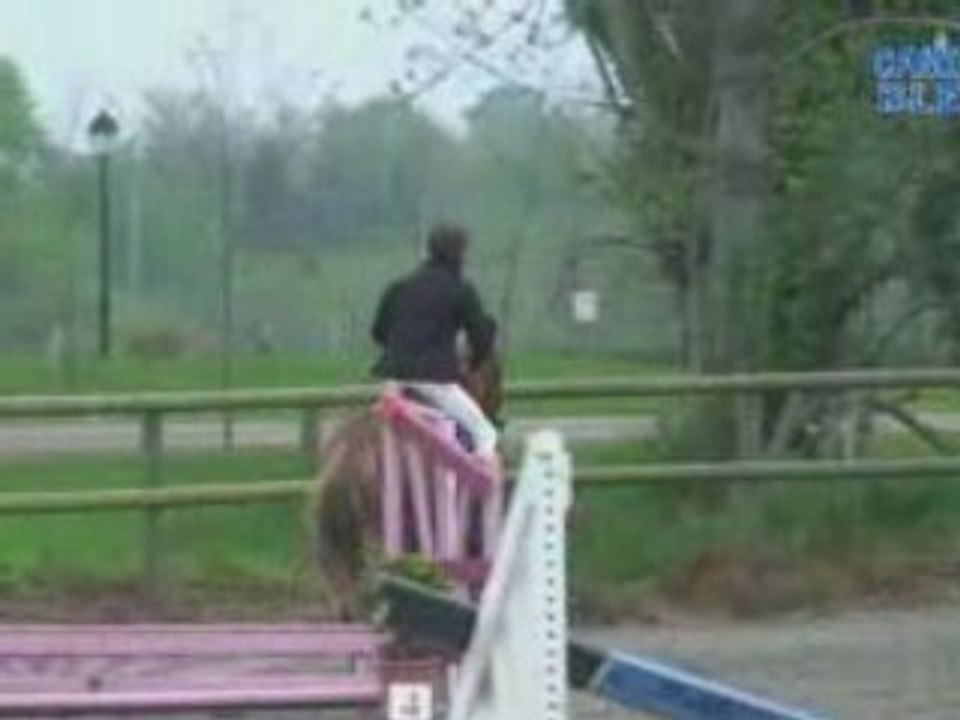 Mabelle premiers sauts aux ormes