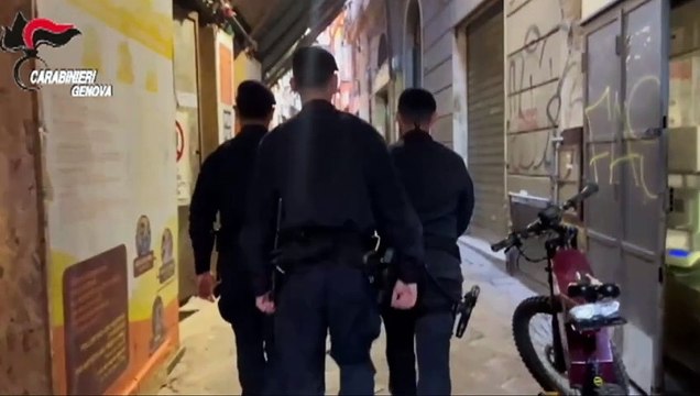 Genova, presa la banda dei tombini : così sventravano le vetrine