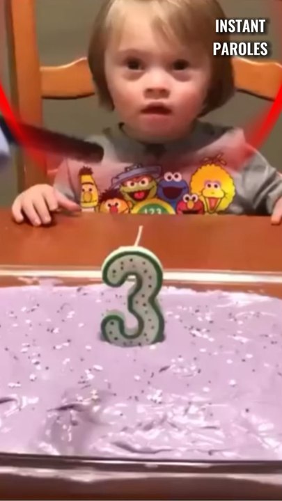 La joie de ce petit garçon lors de cette fête d’anniversaire pour ses trois ans