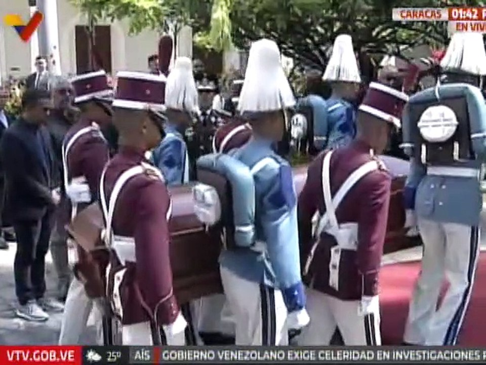 Ingresan restos mortales de Isaías Rodríguez al Palacio Federal Legislativo para rendir homenaje