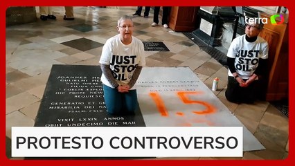 Ativistas ambientais picham túmulo de Charles Darwin em Londres