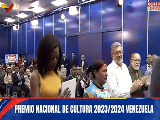 Jefe de Estado entrega Premio Nacional de Cultura 2023-2024 mención honorífica