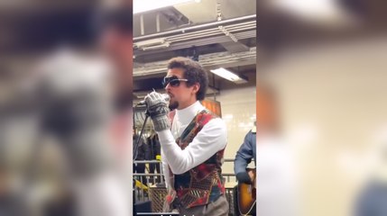 Bad Bunny aparece de sorpresa en metro de Nueva York