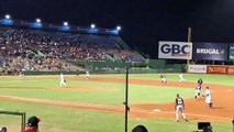 Leones del Escogido inician con cinco carreras en el primer episodio contra los Tigres del Licey