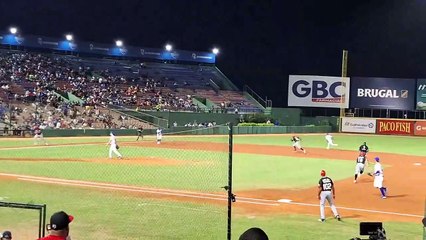 Leones del Escogido inician con cinco carreras en el primer episodio contra los Tigres del Licey