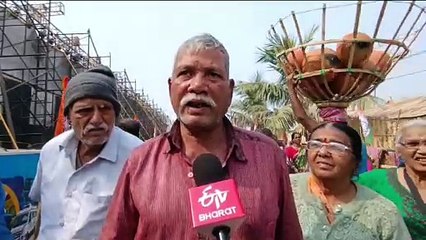 বাবা মায়ের কুড়ি বছরের স্বপ্ন পূরণ করলেন ছেলে