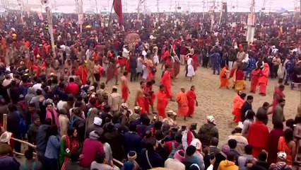 Hn_Ani_Prayagraj_1st_Day_Of_Amrit_Snan_Devotees_Arrives_09-53-32