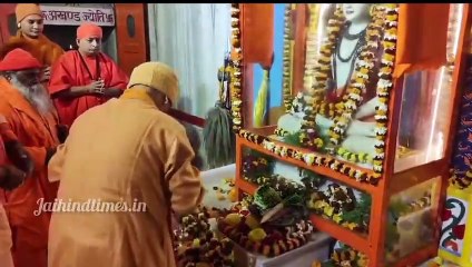On the auspicious occasion of Makar Sankranti (Khichdi), Gorakshpeethadhishwar, Mahant CM yogi Adityanath offered Khichdi to Shivavatari Mahayogi Guru Shri Gorakhnath ji in Brahma Muhurta.