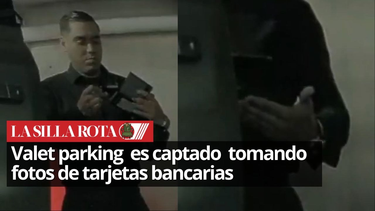Valet parking es captado por cámaras de seguridad tomando fotos de las tarjetas bancarias