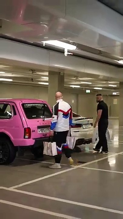 BMW VS LADA