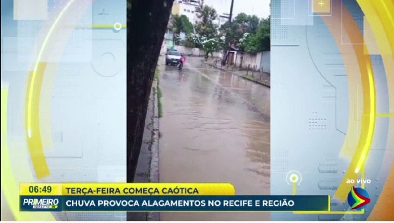 Pontos de alagamento são registrados no Recife nesta terça-feira (14)