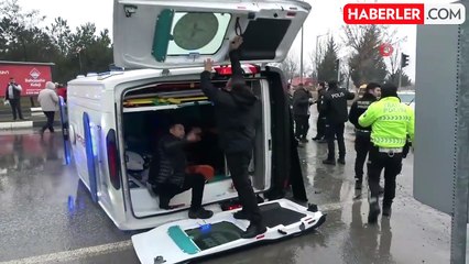 Otomobil ile çarpışan ambulans devrildi: 1 yaralı