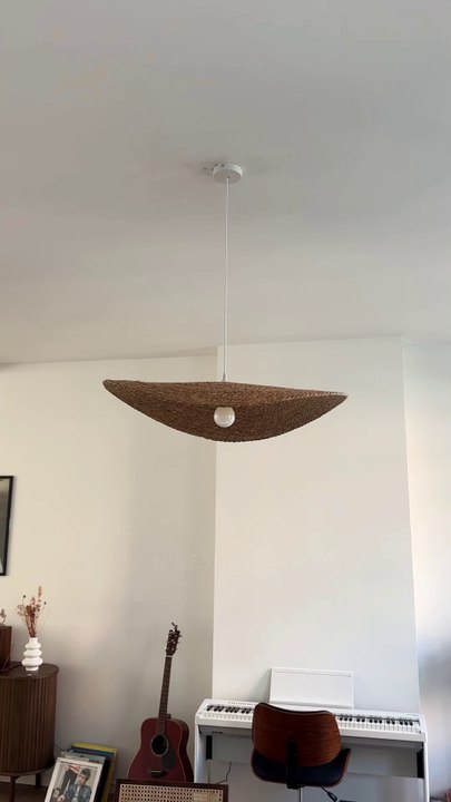 J’ai fabriqué une suspension à partir d’un tapis pour moins de 10€ ♻️💡