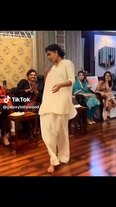 She's a 10 but she can dance like nobody's business so she's a 100, also, she's Iffat Omar #IffatOmar #GalaxyLollywood #foryou #fyp