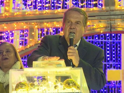 Abel Caballero apaga las luces de Vigo y dice adiós a la Navidad en todo el planeta