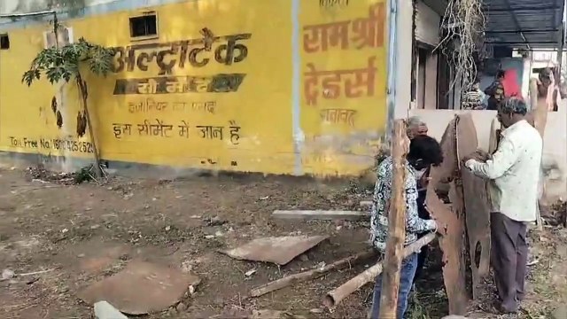 खरगोन जिले के सनावद में डाक बंगला ढहाने वाले के खिलाफ हुई नामजद एफआईआर