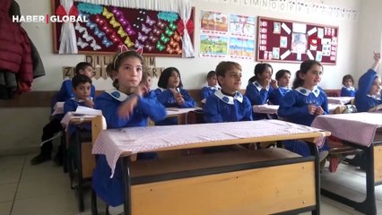 Kahramanmaraş'ta bir okul mavi önlüğe geri döndü