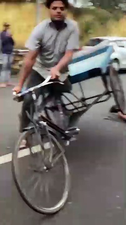 Aaj_pehli_baar_Tha_😢_camera_man_car_reaction_Aaj_Banadi_#viral_#trending_#shorts_#trendingshorts_￼(720p)