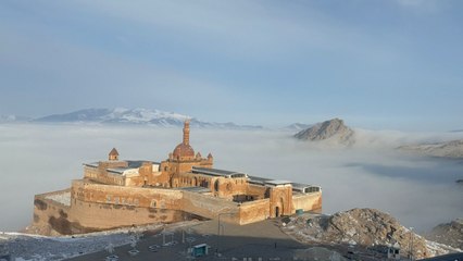 Ağrı Dağı ve İshak Paşa Sarayı'ndan masal tadında sis manzaraları