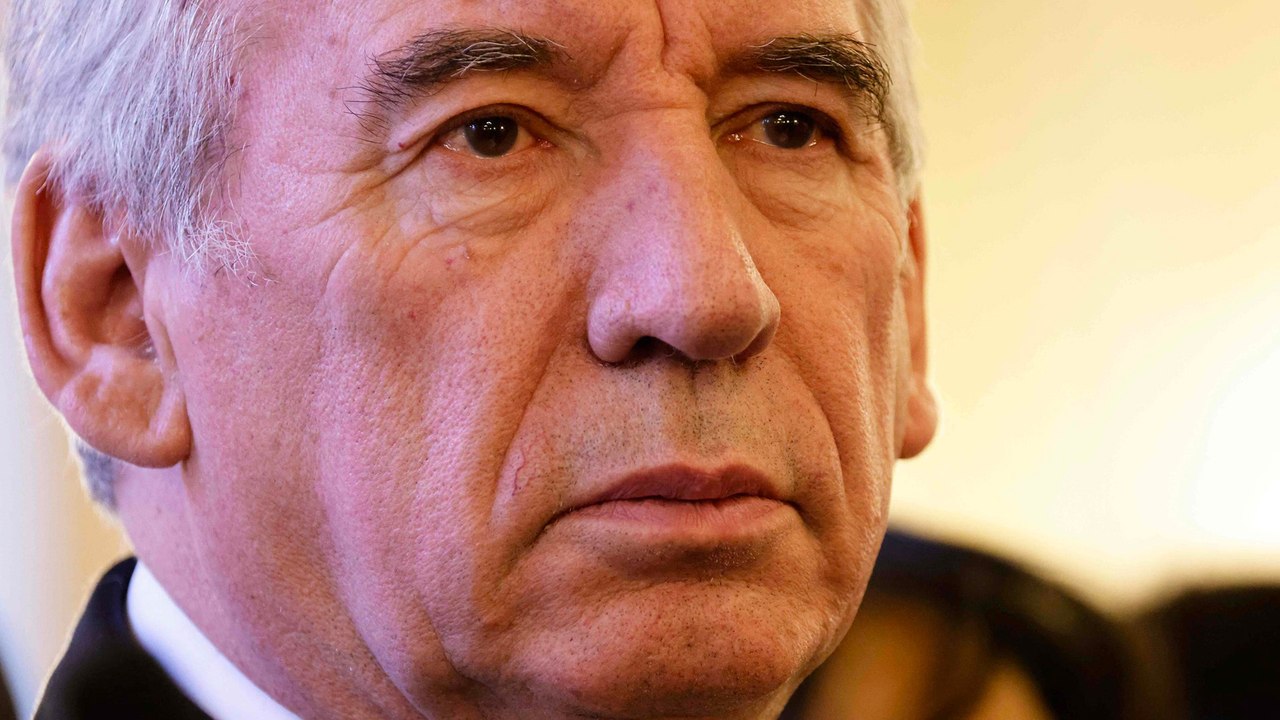 EN DIRECT - Suivez le discours de François Bayrou à partir de 15 heures