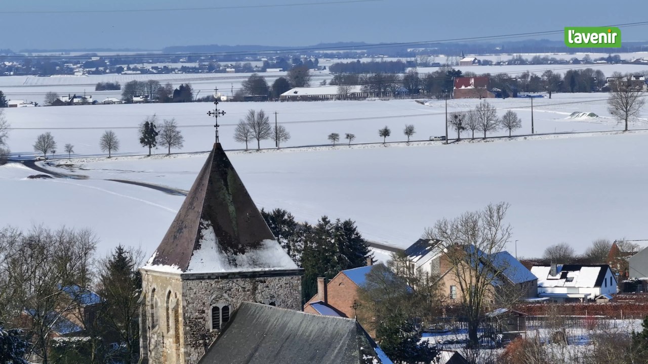 L'église au milieu du village : Fexhe-le-Haut-C...