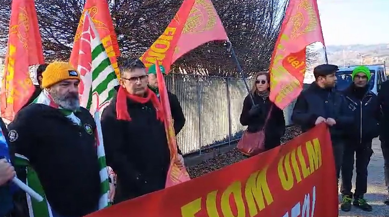 In piazza per il contratto: la protesta degli operai metalmeccanici