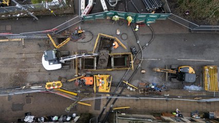 Sinkhole becomes a ‘tourist attraction’ with five star reviews