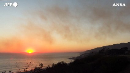 Incendi a Los Angeles, tra il fumo e le macerie a Palisades