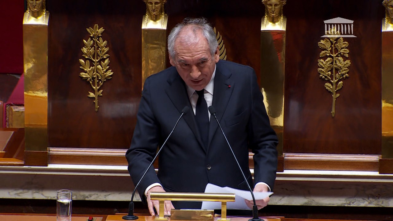 Discours de politique générale : Bayrou « remet en chantier » la réforme des retraites