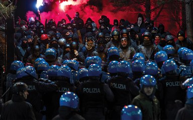 Tra società e polizia, debutta su Netflix ACAB La serie: il racconto di Giannini e Michele Alhaique