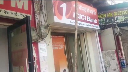 बदमाशो ने बैंक एटीएम में तोड़फोड़ कर किया लूटने का प्रयास सीसीटीवी कैमरों में कैद हुए बदमाश