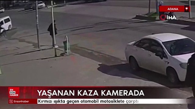 Adana'da motosiklete kırmızı ışıkta geçen otomobil çarptı