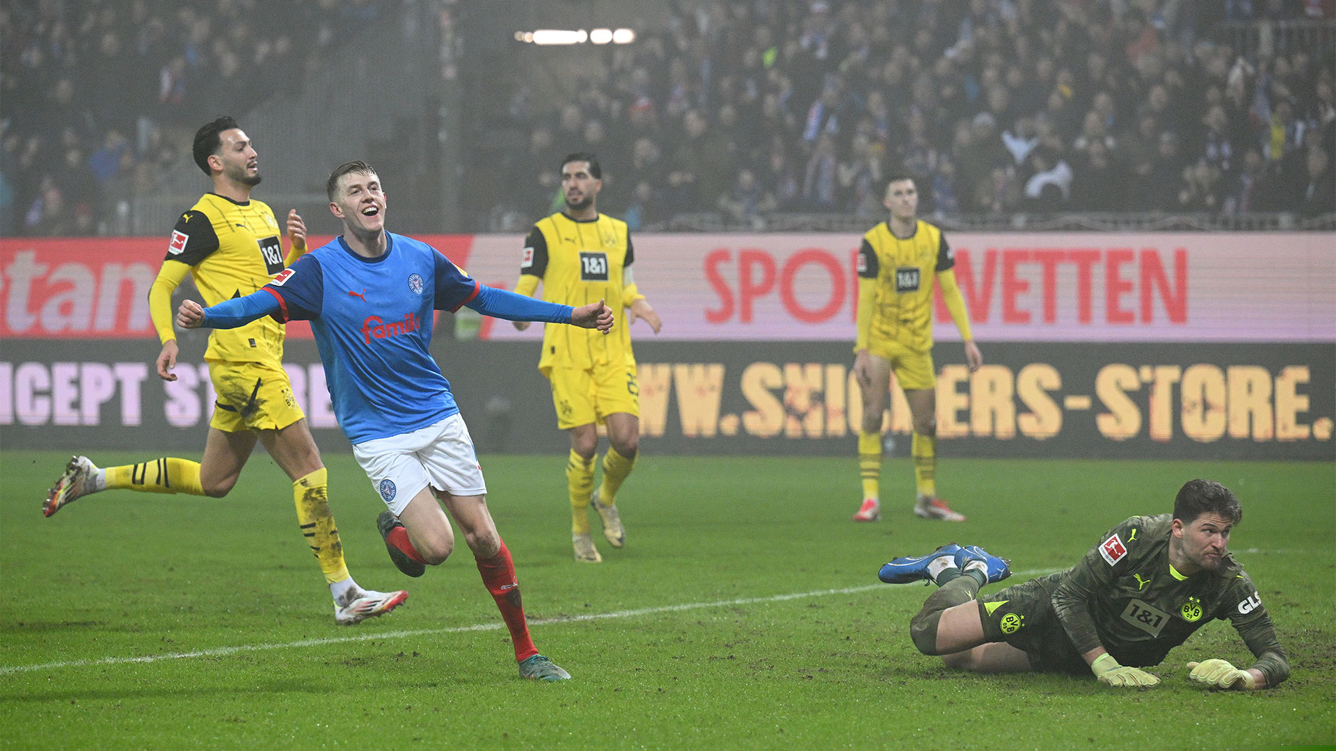 Holstein Kiel v Borussia Dortmund