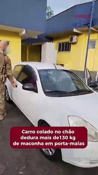 Carro colado no chão dedura mais de 130 kg de maconha em porta-malas