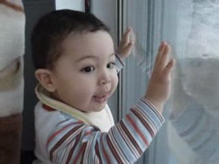 bébé qui en a marre de l'hiver