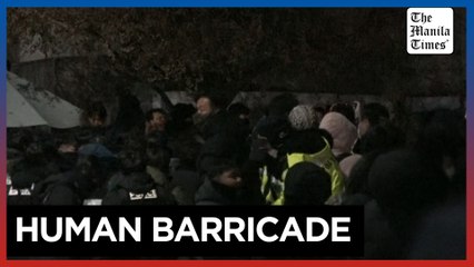 Police and Yoon supporters try to block investigators bid to execute new arrest warrant