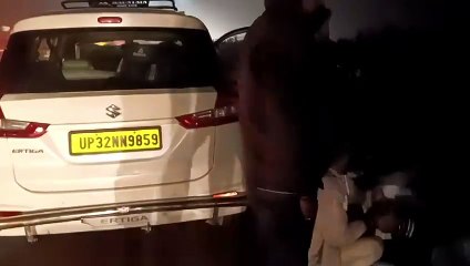 महाकुंभ से स्नान करके लौट रहे लोगों की कार का हुआ एक्सीडेंट