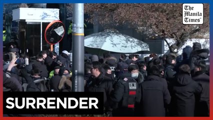 Motorcade supposedly transporting South Korea's Yoon leaves presidential residence