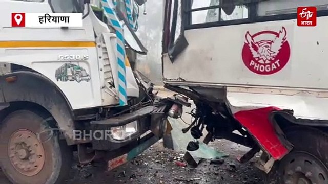 चरखी दादरी में निजी बस और ट्राला में जबरदस्त टक्कर, यात्रियों में मची चीख-पुकार
